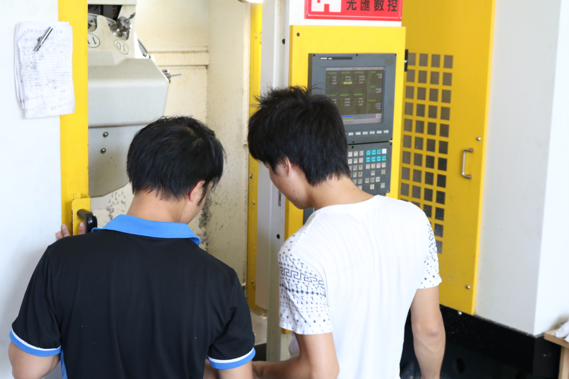 CNC鋁合金加工之員工學習